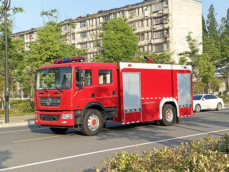 東風D9消防車