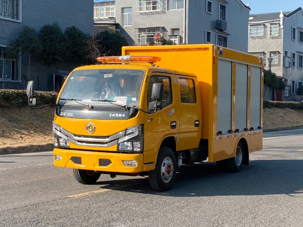 東風多利卡雙排座工程救險車